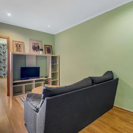 Spacious In Lisbon's Historic Centre 65 M² Parking Appartamento Lisbona