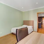 Spacious In Lisbon's Historic Centre 65 M² Parking *